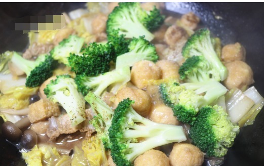 翻炒均匀|天冷了不知吃什么,试试这样吃,每次做一大锅,全部吃光光!