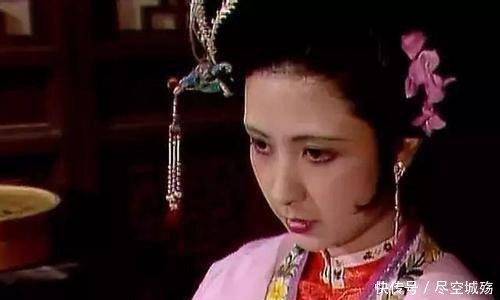 尤二姐|王熙凤去小花枝巷公馆见尤二姐时, 她为何要一身白色的穿着打扮