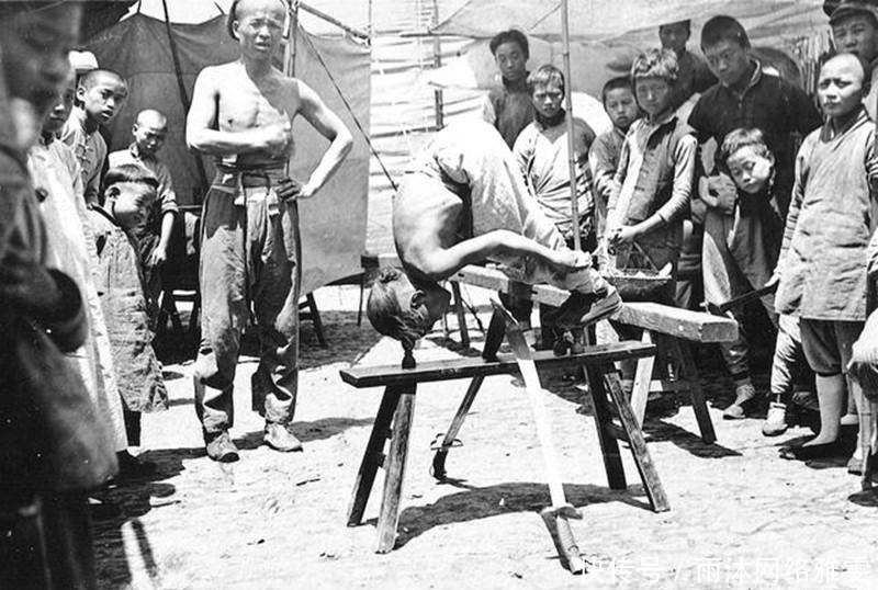 傻子|绝招“甩头一子”,能唱全本《探清水河》,晚清江湖奇人孟傻子