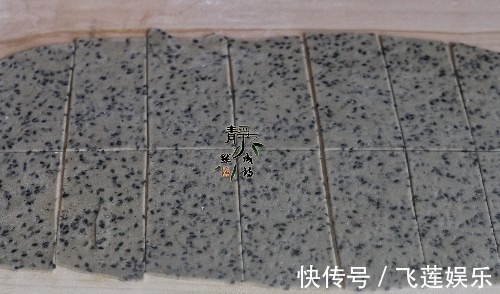 用面粉做的小零食，喷香酥脆，一会儿就做1锅，大人孩子抢着吃