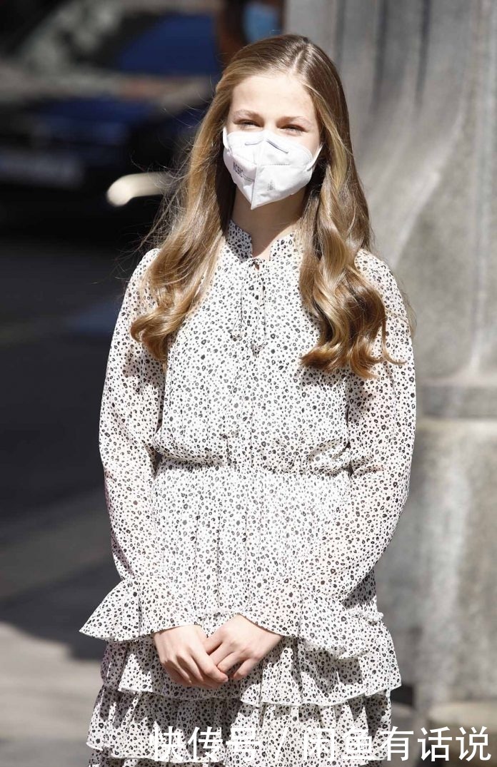 优雅|不愧是西班牙未来女王，15岁公主穿搭就初显成熟，简约却不失气场