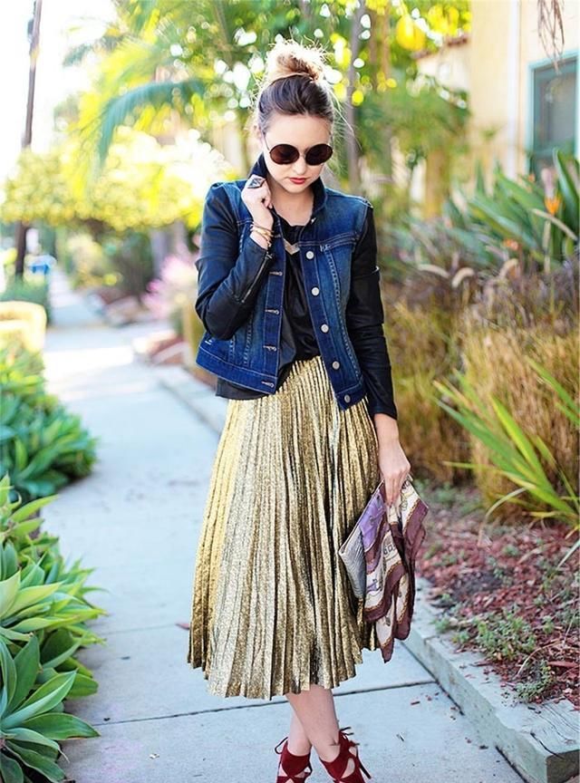 百褶裙已经过时了，现在流行伞裙，不仅时尚还减龄