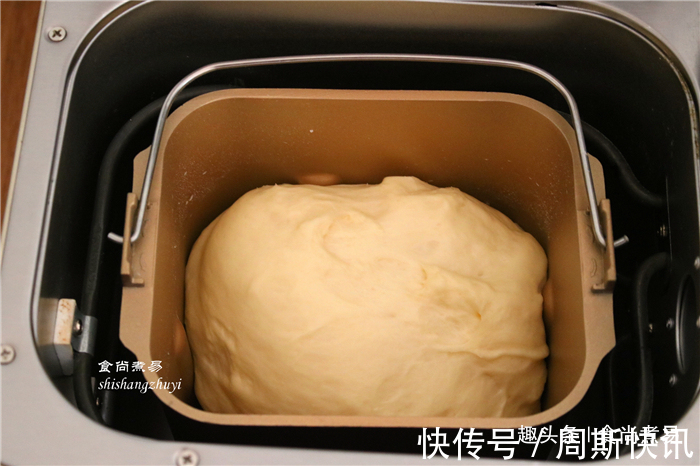 此款面包要收好,简单卷一卷,层次分明,香软可口,在家做方便