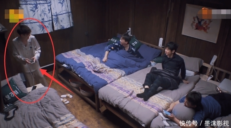 公关 张艺兴发现与杨紫撞睡衣,连忙跑回房间,随后举动让粉丝们笑翻!