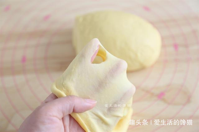 做面包时，注意这个细节，面包个个松软好吃，放3天也不发硬