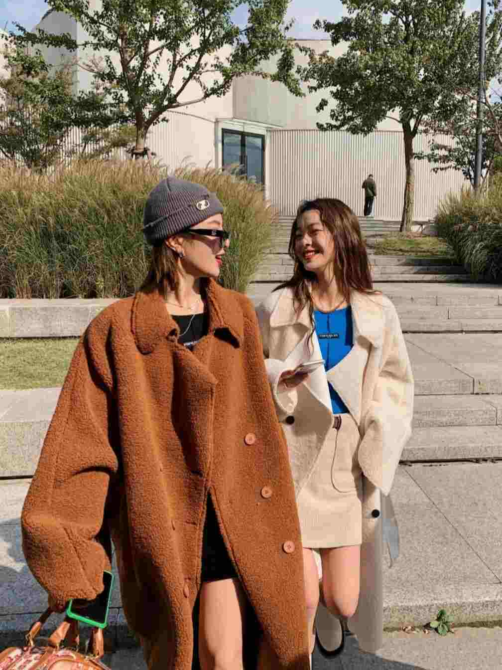 身材 大衣搭不过膝短裙真好看,保暖减龄又能秀身材,时髦精赶快学起来