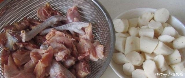 炖鸡汤要怎么做？