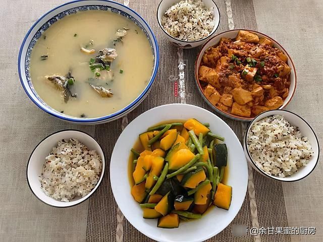 汤品|晒我家午餐，天气再热不将就，汤品菜肴丰富味美，七天不重样
