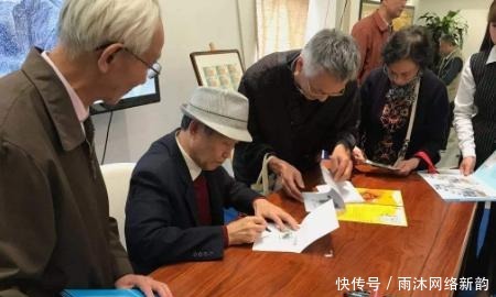 人民币上除了印有人物画像,还有一个人的名字,你发现了吗?