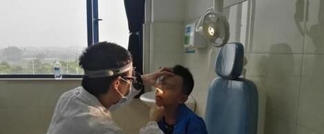 孩子|爱“挖鼻孔”的孩子,长大几乎逃不出这2种结局,父母要趁早知道