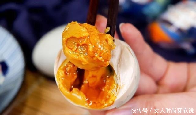 流油|央视又“曝光”了!一戳就流油的海鸭蛋,这流出的“油”哪来的