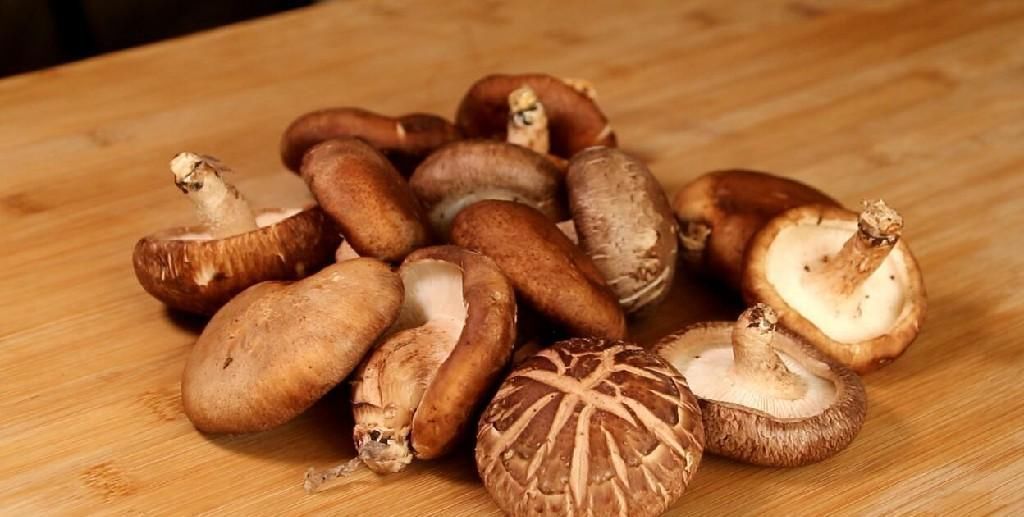 肥厚|买香菇时,挑大的还是小的好?老菜农:牢记这5点,就不会买错了