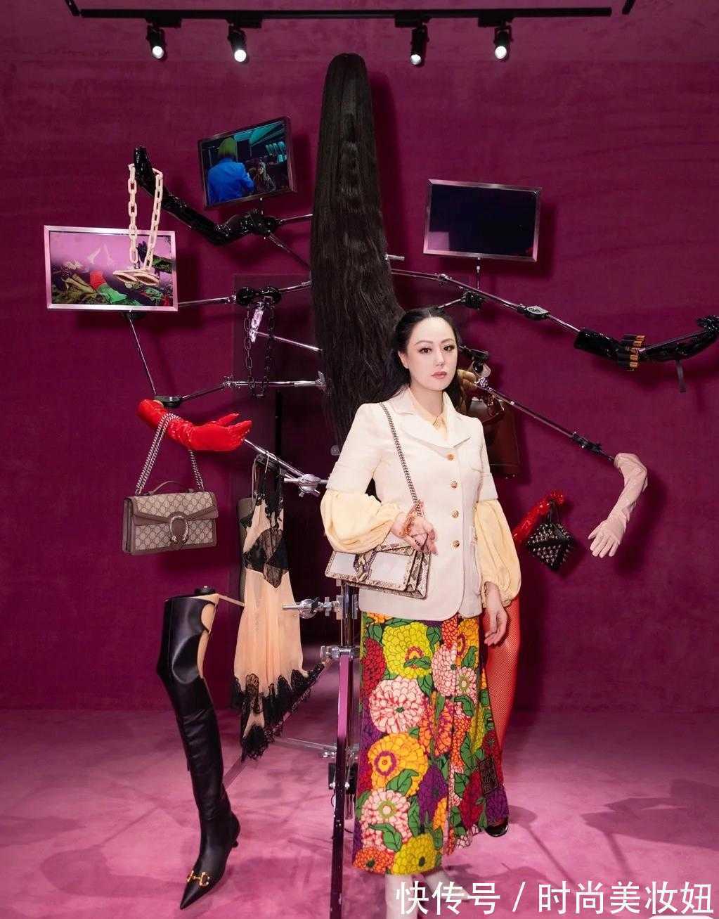 色系|章小蕙活成女人羡慕的样子,58岁穿搭精致优雅,藏不住的贵气感