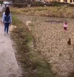 |搞笑GIF:是谁说喜欢苗条的妹子 你们看看这位美女怎么样?