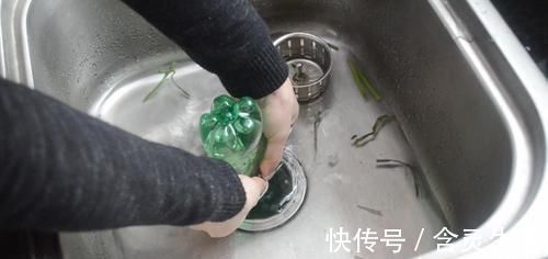 洗碗池|今天才知道,洗碗池上放个塑料瓶,有一个隐藏实用功能,太实用了