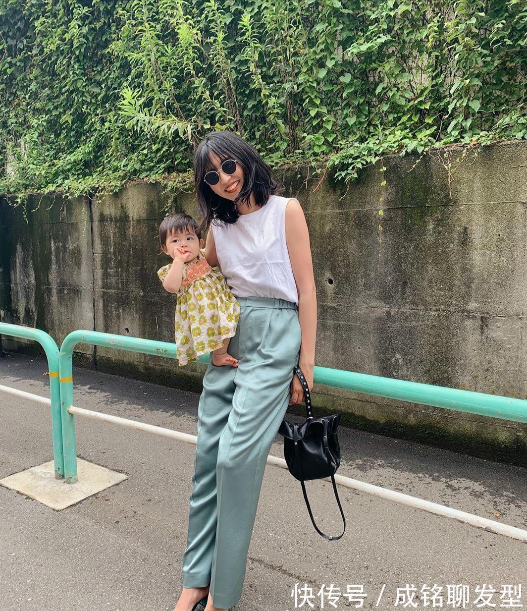 宝妈|宝妈穿搭更要讲究，日本模特带娃扮靓两不误，时尚大气又高级