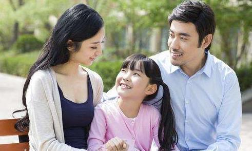 女孩|4岁女孩画“奇怪”全家福，老师怀疑心理有问题，妈妈看完却笑了