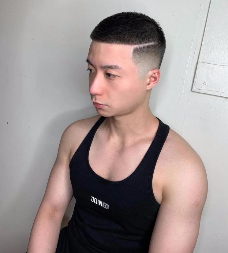 额头|男生剪腻了“短盖头”发型，不妨试试这4款造型，清爽时尚显帅气