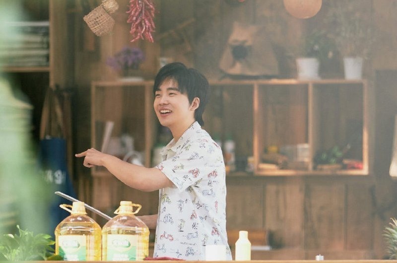 節目|明星綜藝干活被質疑，當鏡頭掃過張子楓褲腿后，網友：一目了然