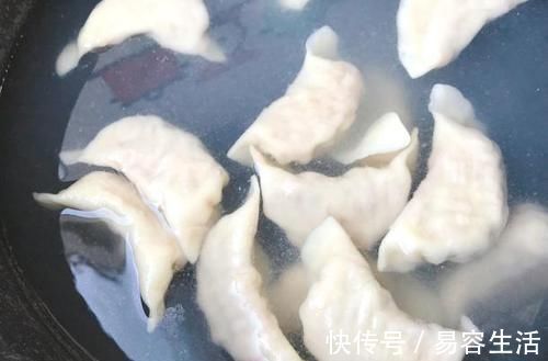 馅料|白菜焯水再包馅大错特错,加盐也不对,这种做法最正确,香嫩紧实