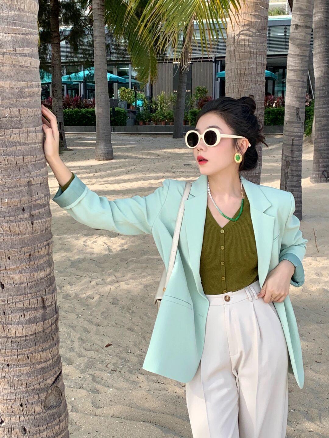 连衣裙 你的衣橱里绝对少不了“西装”,来看潮人的时尚造型,值得借鉴