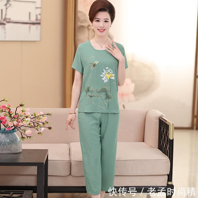 阔腿裤 会穿的女人,到了40是不穿裙子的,她们一般会选择时髦的套装