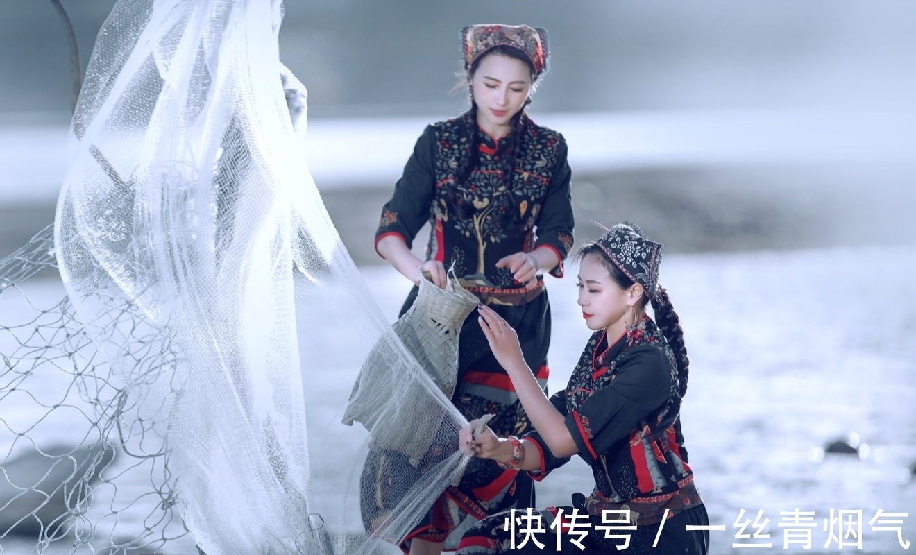 田园花#原创对联丨细雨生寒凋白草;轻霜酿雪染黄花