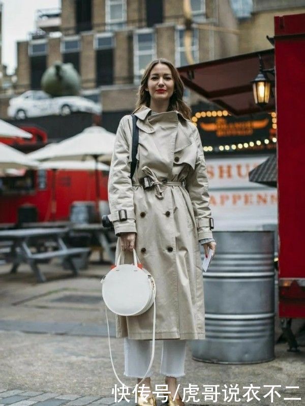 过年“风衣”这么搭，简约大气到骨子里，这才是时髦精该有的打扮