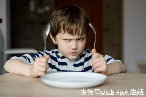 熊孩子|手办是你买的就该你赔,熊孩子摔坏亲戚手办,父母却索赔医药费