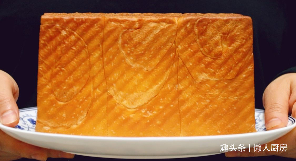 20元四片吐司，比吃一个猪肉包子还贵，不如自己做，还能拉丝