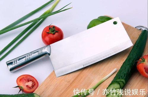 牙膏抹在菜刀上，没想到这么厉害，每家每户都用得到，长见识了