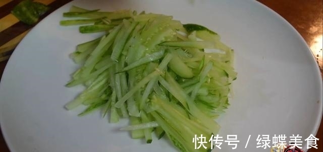 搅拌均匀|蒜泥白肉最好吃的做法,简单美味又下饭,看看你喜欢吃不?