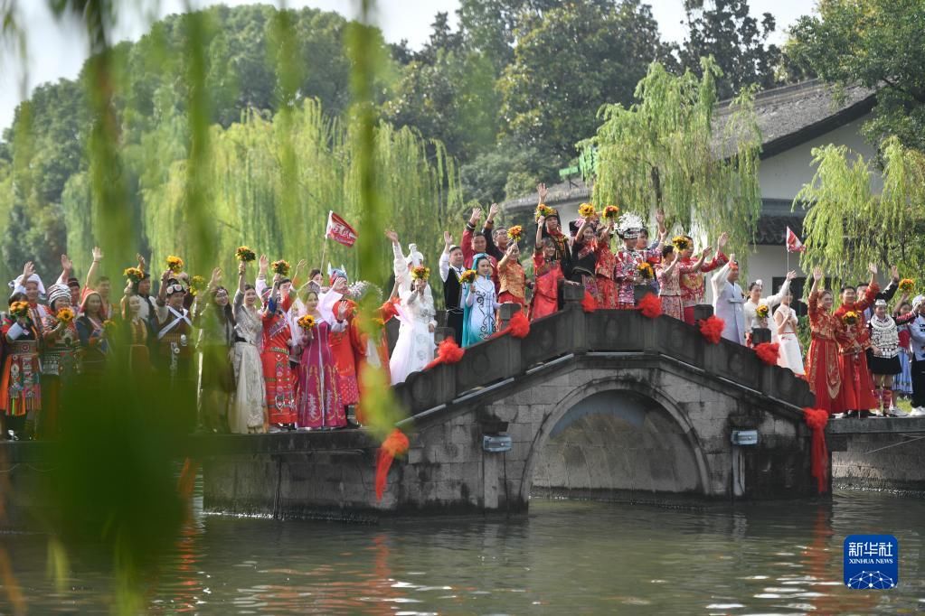 西子湖畔|百对新人情定西子湖畔