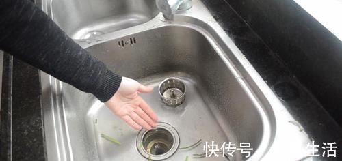 洗碗池|今天才知道,洗碗池上放个塑料瓶,有一个隐藏实用功能,太实用了