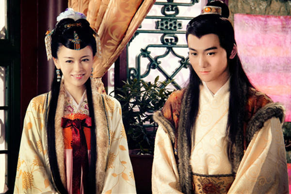 宝钗|秦可卿出身低贱,为何能嫁给国公府嫡孙?未嫁先名玉,细思极恐