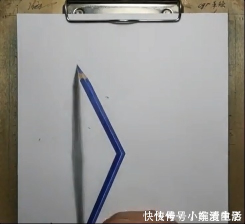 大神!美术大神画三角形铅笔,被吐槽奇葩,把画纸折叠后,傻傻分不清了