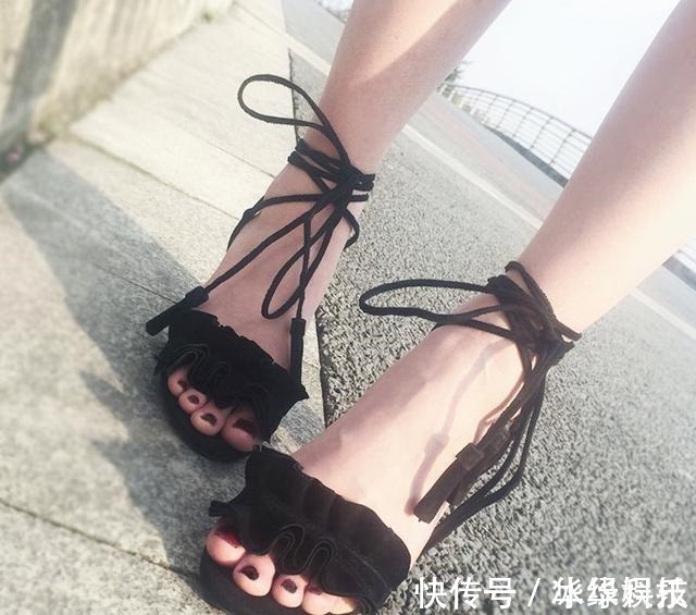 一字带凉鞋 时尚优雅一字带凉鞋,穿出时髦女人味,还有蕾丝花边哦