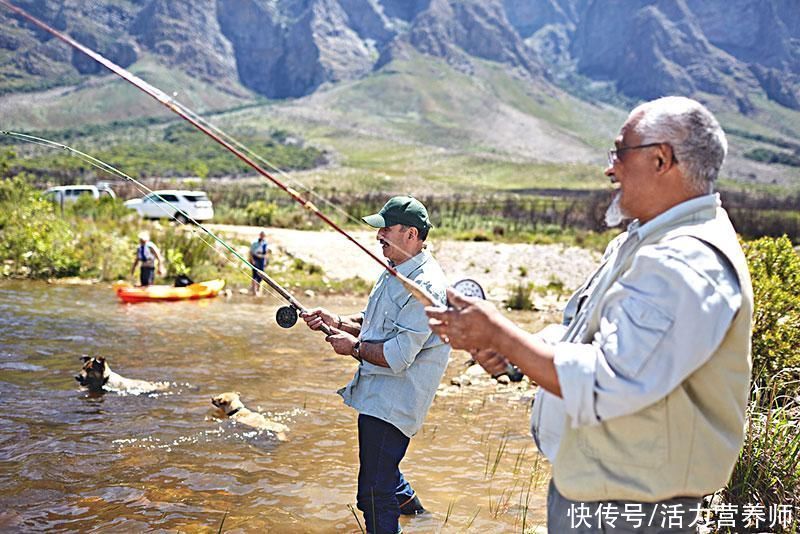 钓鱼|为什么越来越多的中老年人对钓鱼上瘾？为了吃鱼吗？原因有四