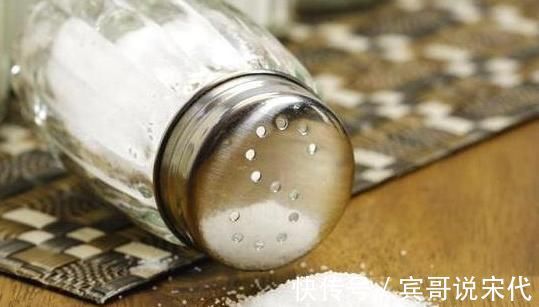 血管|高血压少吃盐就行,不用忌口?医生怒道:3种食物一口都不能碰!