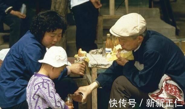 爸爸|奶奶“你总来我家吃饭，不害羞吗”，孩子一句话爸爸险些喷饭