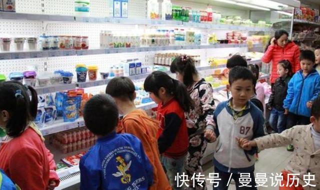 赔偿|孩子先喝饮料后付款,商家却要求10倍赔偿,妈妈的回答引众人称赞