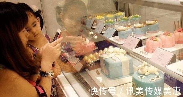 热搜|家长给孩子买蛋糕边角料上热搜,网友吐槽:贫穷父母养出自卑娃
