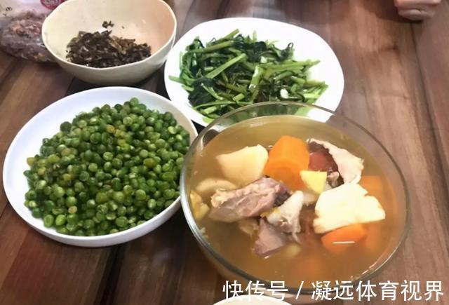 一日三餐|95后孕妈晒自制餐哭诉吃不好,网友不买账:不会做饭有理了?