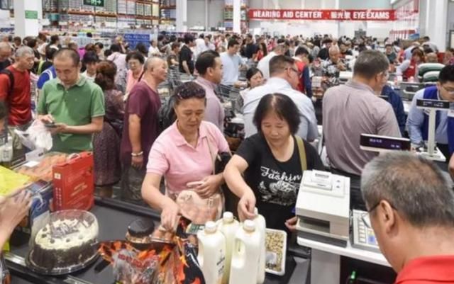 美国|引进美国“穷人超市”,凌晨两点就排起长龙,游客进去真难