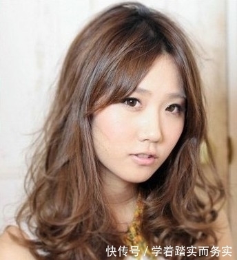 中分|脸大的女生适合什么发型 5款中长发烫发轻松变小脸