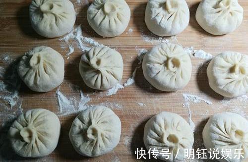 蒸包子的诀窍只要掌握这2点,蒸出鲜嫩多汁的大肉包,味道不错