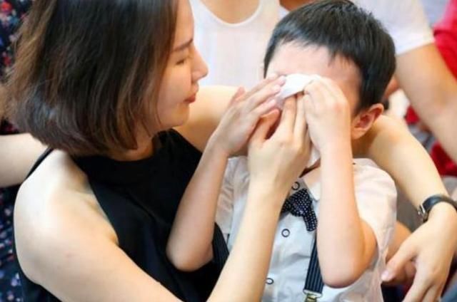 小林|孩子先喝饮料后付款,商家却要求10倍赔偿,妈妈的回答引众人称赞