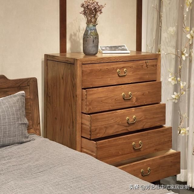 家具|一屋子新中式榆木家具，这种充满岁月沉淀的美，简直太震撼了