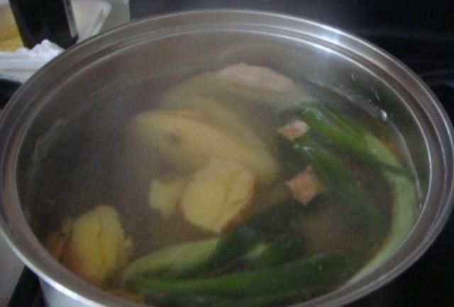 亲爱的|做白切鸡,千万不要直接煮,牢记这3点,鸡肉不干柴,又香又嫩