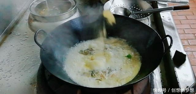 鲫鱼羊肉汤——酒店大厨将羊肉、萝卜、鲫鱼合烹,营养健康价值高